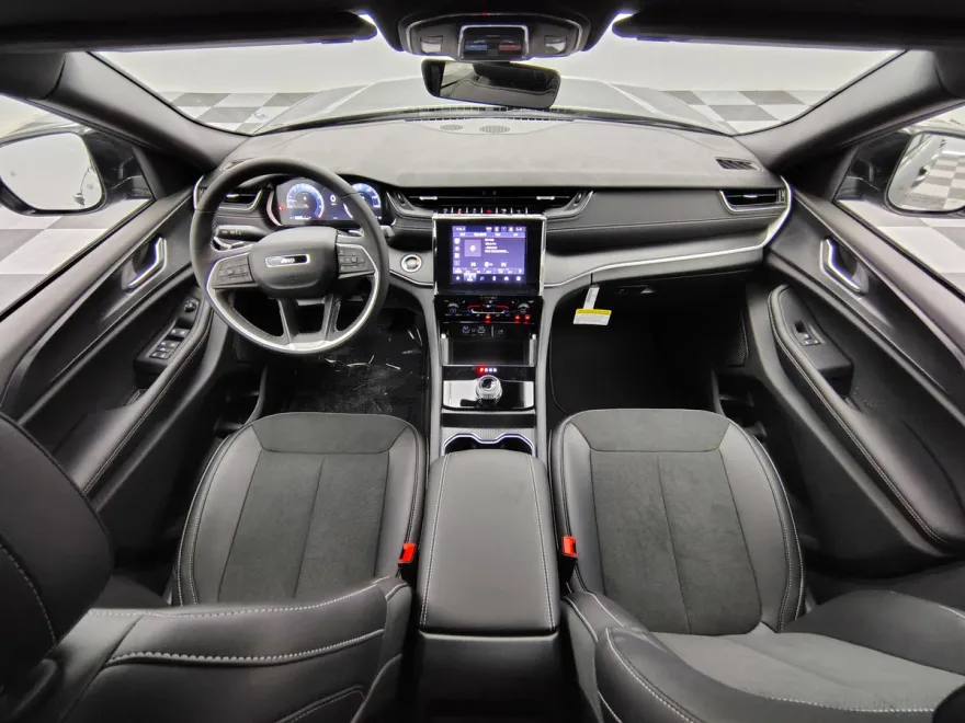 2025 Jeep Grand Cherokee Laredo photo 1