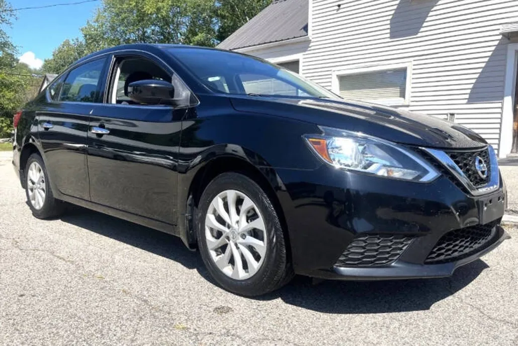 2018 Nissan Sentra SV photo 1