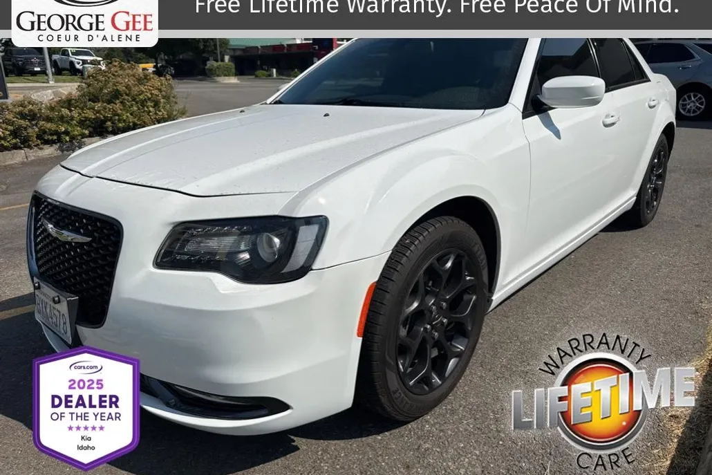 2019 Chrysler 300 LX photo 1