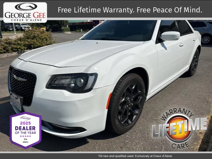 2019 Chrysler 300 LX photo 1