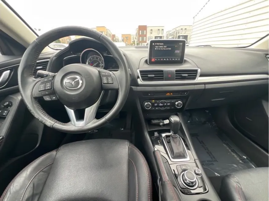 2015 Mazda Mazda3 s Grand Touring Hatchback photo 17