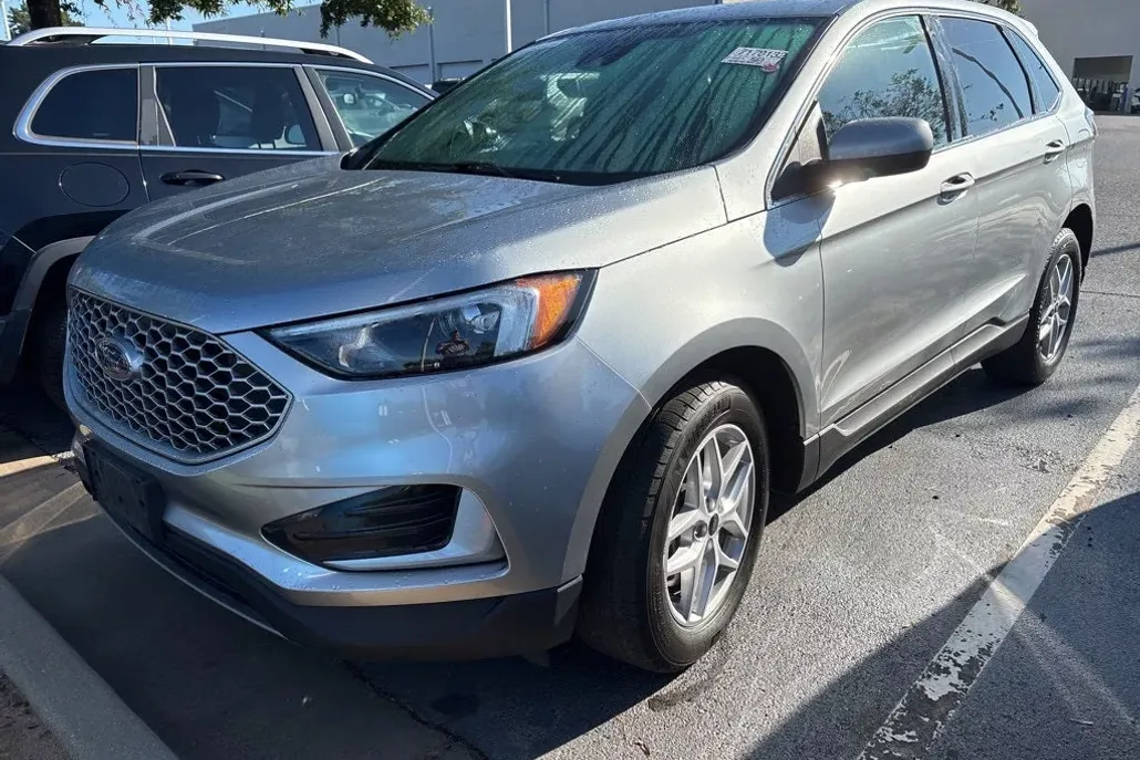 2024 Ford Edge SEL photo 1
