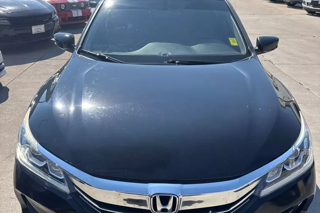 2016 Honda Accord LX photo 1