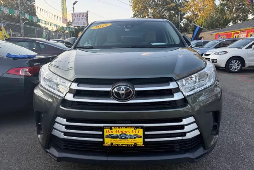 2018 Toyota Highlander LE Plus photo 1