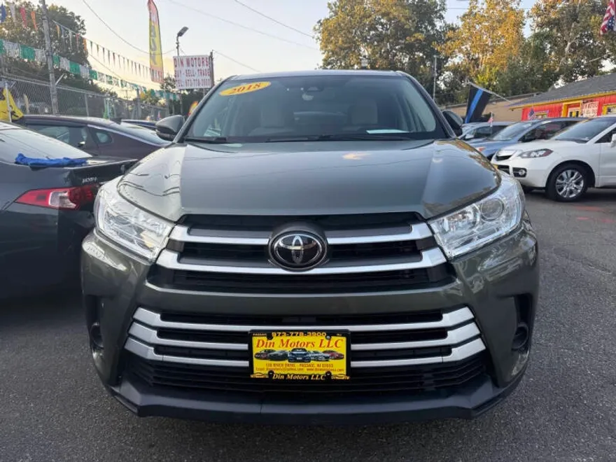 2018 Toyota Highlander LE Plus photo 1