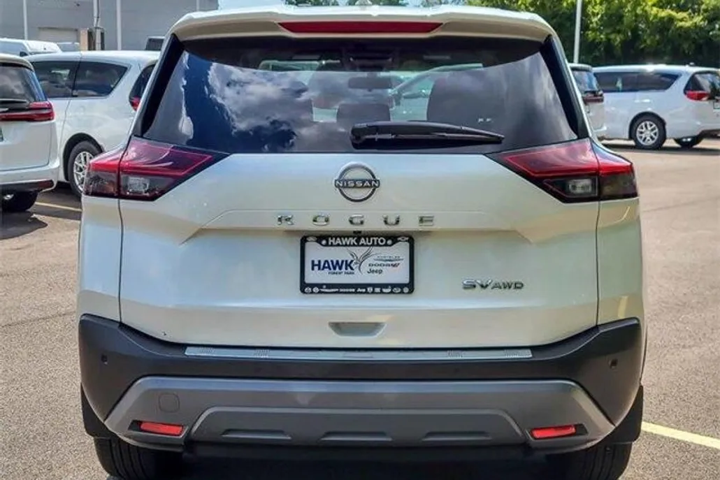 2022 Nissan Rogue SV photo 1