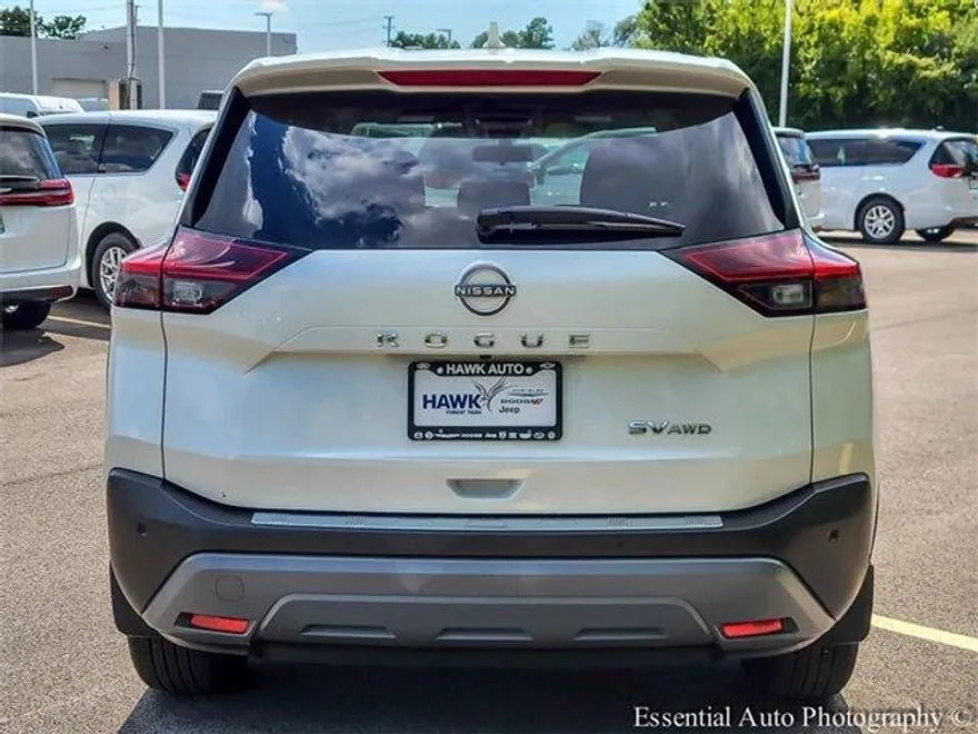 2022 Nissan Rogue SV photo 1