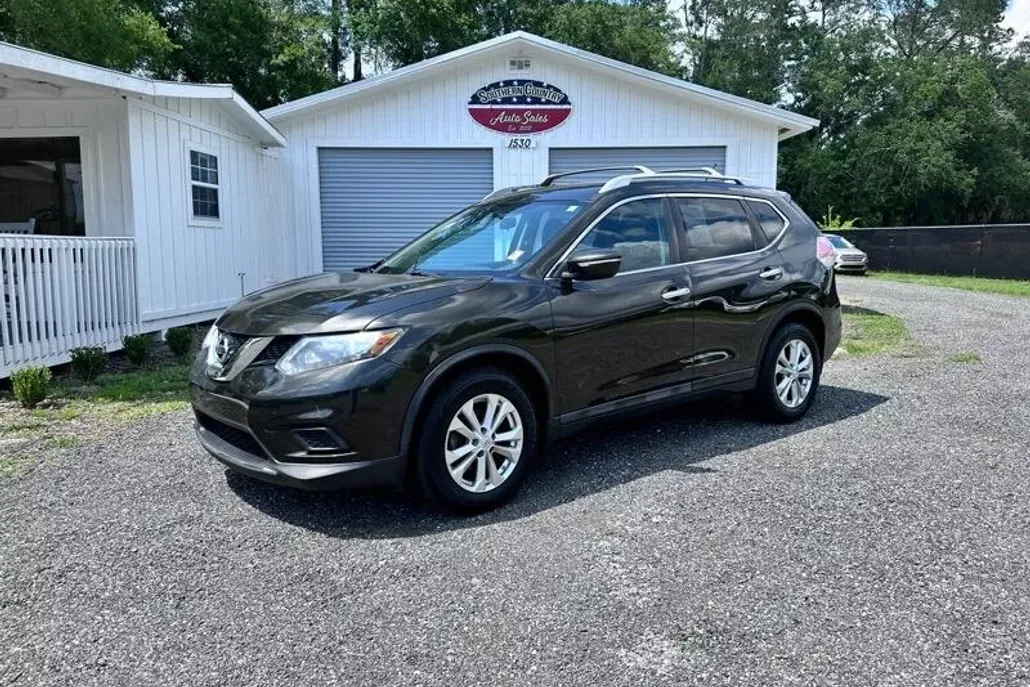 2015 Nissan Rogue SV photo 1