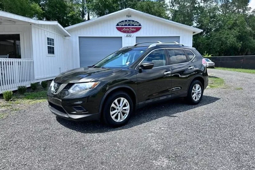 2015 Nissan Rogue SV photo 1