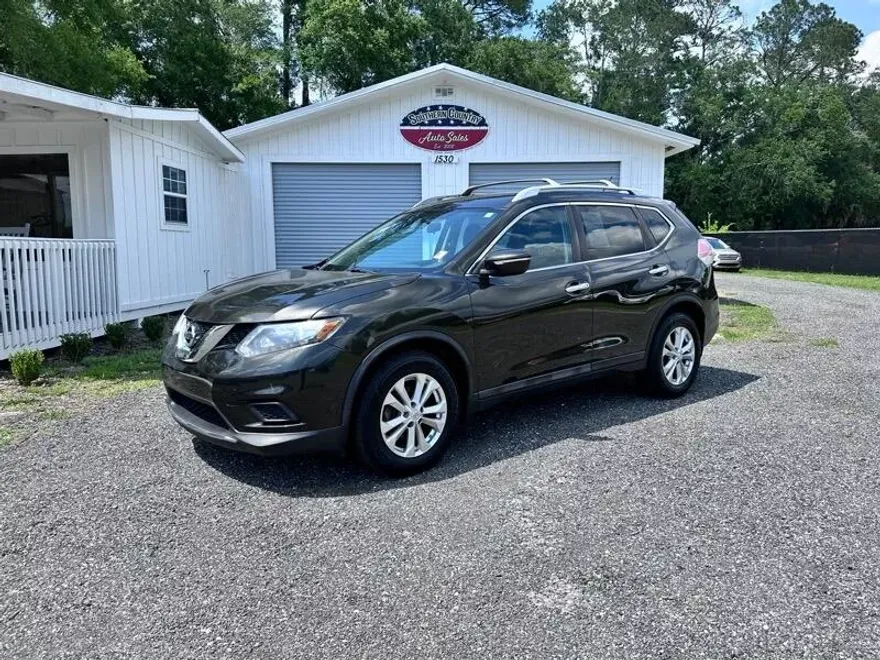 2015 Nissan Rogue SV photo 1
