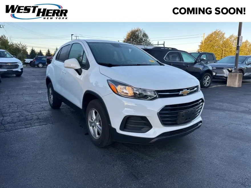 2022 Chevrolet Trax LS photo 1