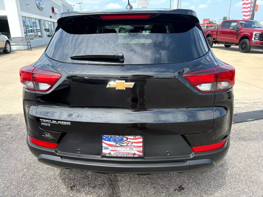 2024 Chevrolet Trailblazer LS photo 1