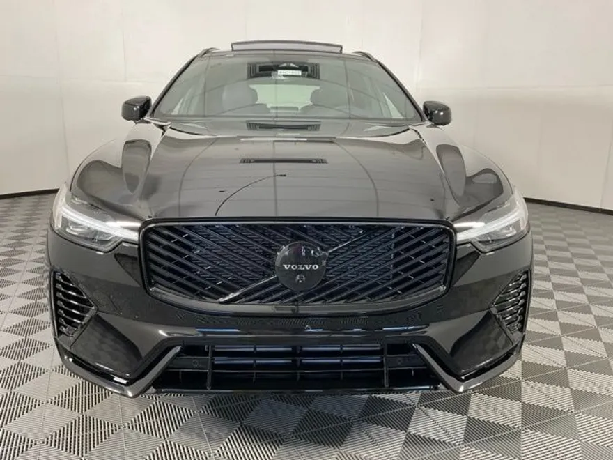 2026 Volvo XC60 Hybrid T8 Black Edition photo 1