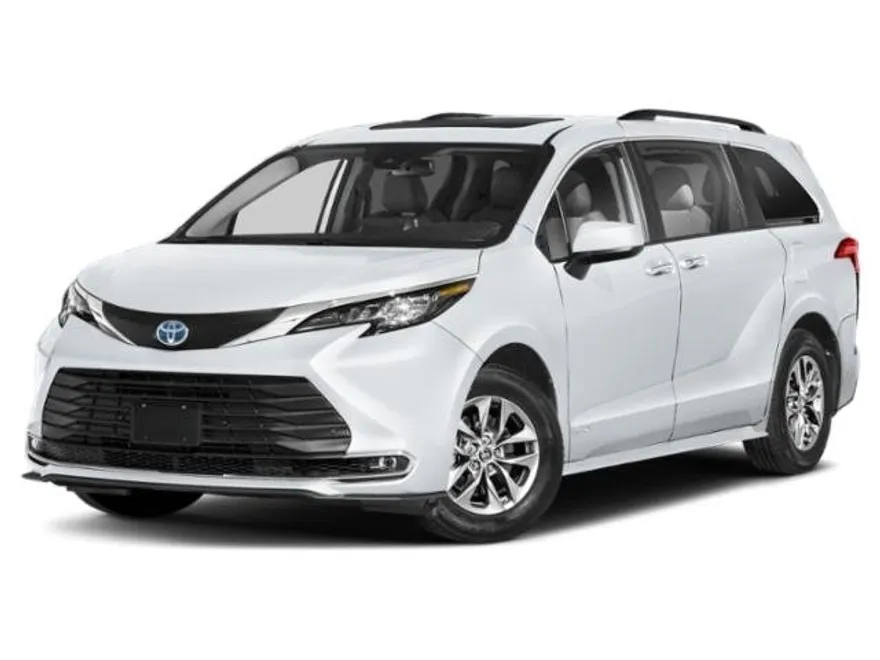 2025 Toyota Sienna XLE photo 1