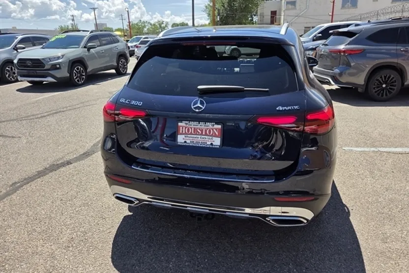 2024 Mercedes Benz GLC 4MATIC 300 photo 1