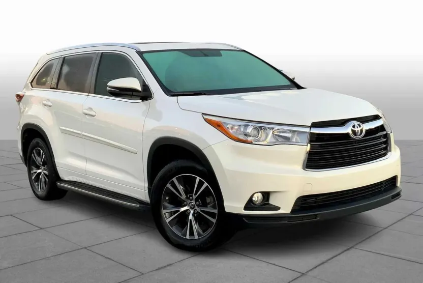 2016 Toyota Highlander XLE photo 1
