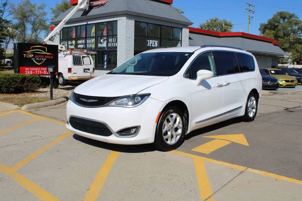 2018 Chrysler Pacifica Touring Plus photo 1
