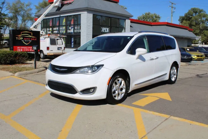 2018 Chrysler Pacifica Touring Plus photo 1