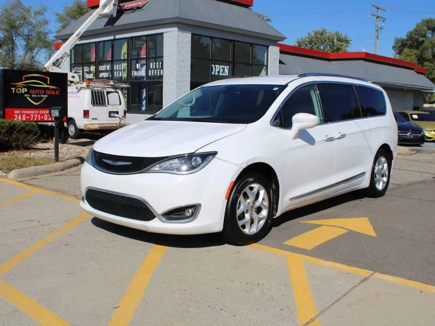 2018 Chrysler Pacifica Touring Plus photo 1