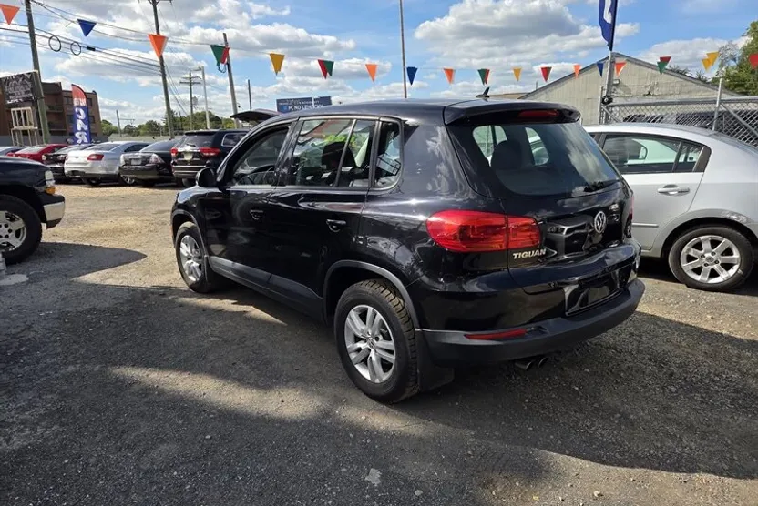 2013 Volkswagen Tiguan SE photo 1