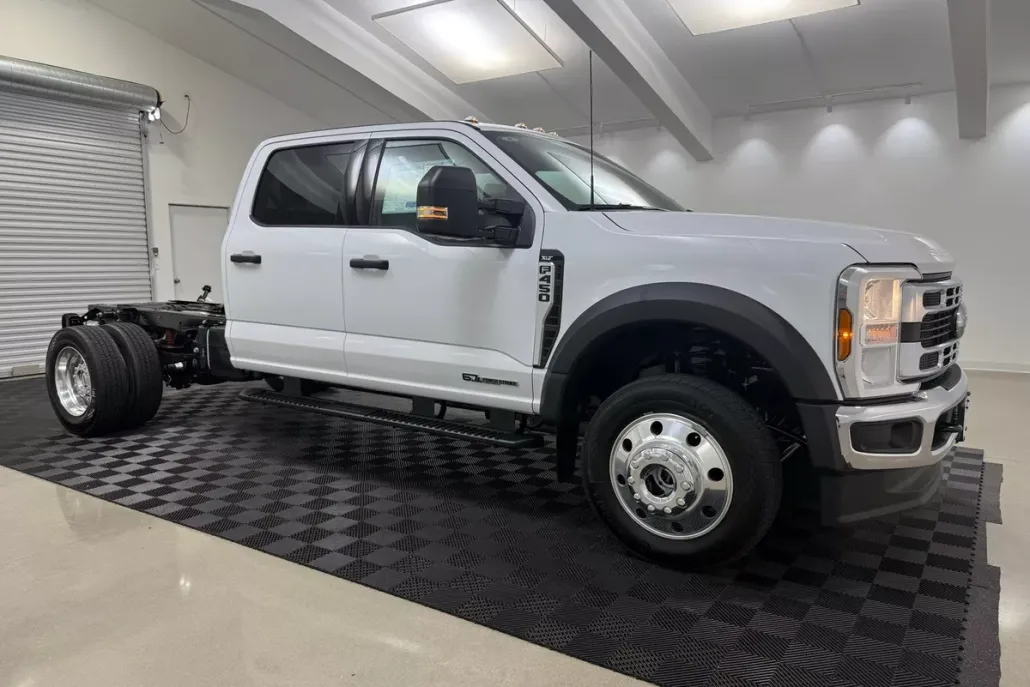2025 Ford F-450 photo 1