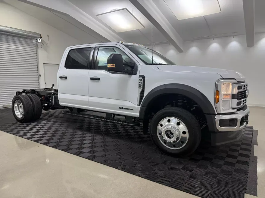 2025 Ford F-450 photo 1