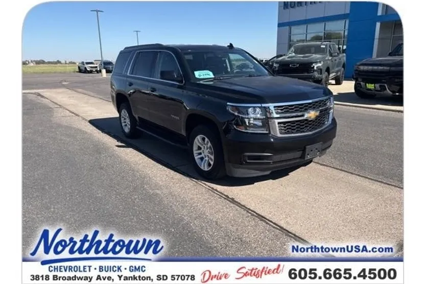 2017 Chevrolet Tahoe LT photo 1