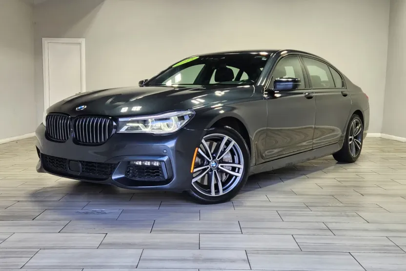 2019 Bmw 750i / B7 xDrive Sedan photo 1