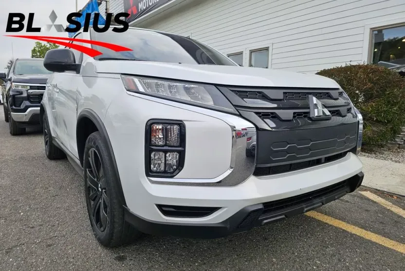 2022 Mitsubishi Outlander Sport LE photo 1
