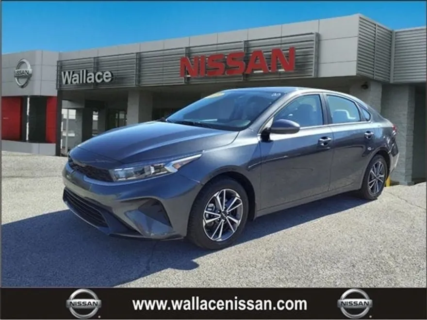 2023 Kia Forte LXS photo 1