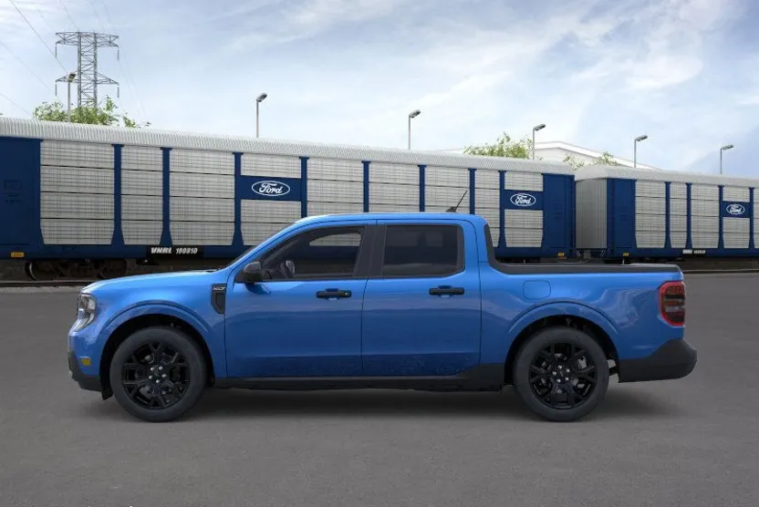 2025 Ford Maverick XLT photo 1