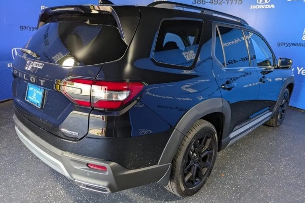 2025 Honda Pilot Touring photo 1