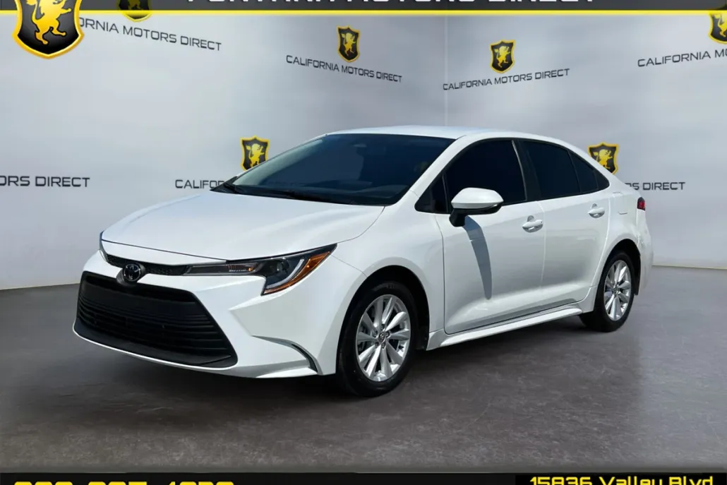 2025 Toyota Corolla LE photo 1
