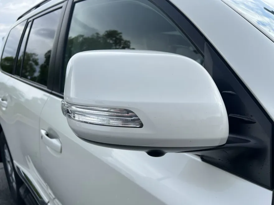 2014 Toyota Land Cruiser VX photo 1