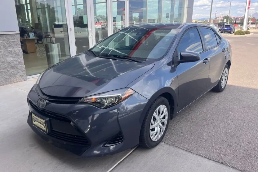 2019 Toyota Corolla L photo 1