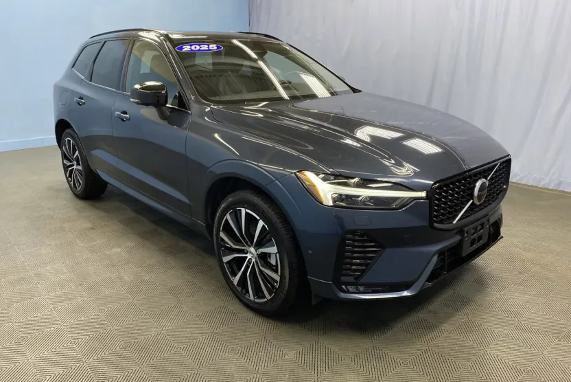 2025 Volvo XC60 Plus photo 1