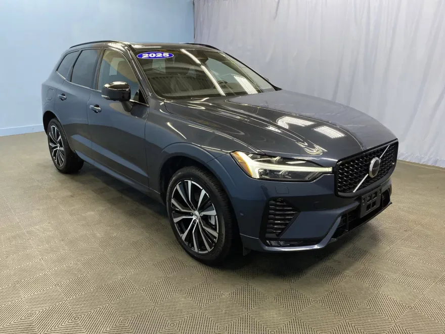 2025 Volvo XC60 Plus photo 1