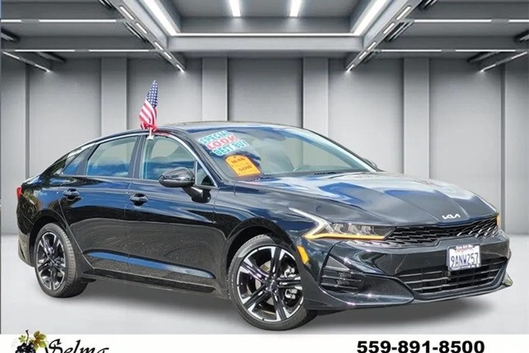 2022 Kia K5 GT-Line photo 1
