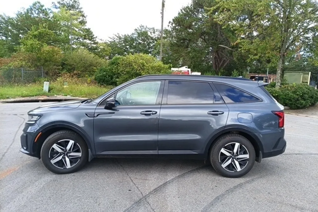 2023 Kia Sorento S photo 1