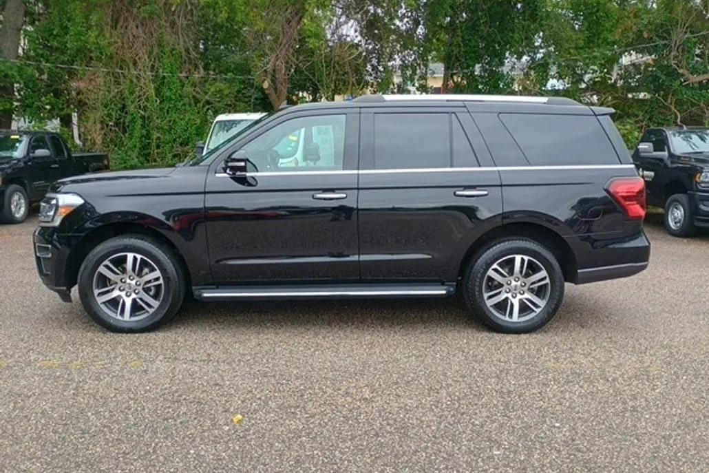 2023 Ford Expedition Limited photo 1