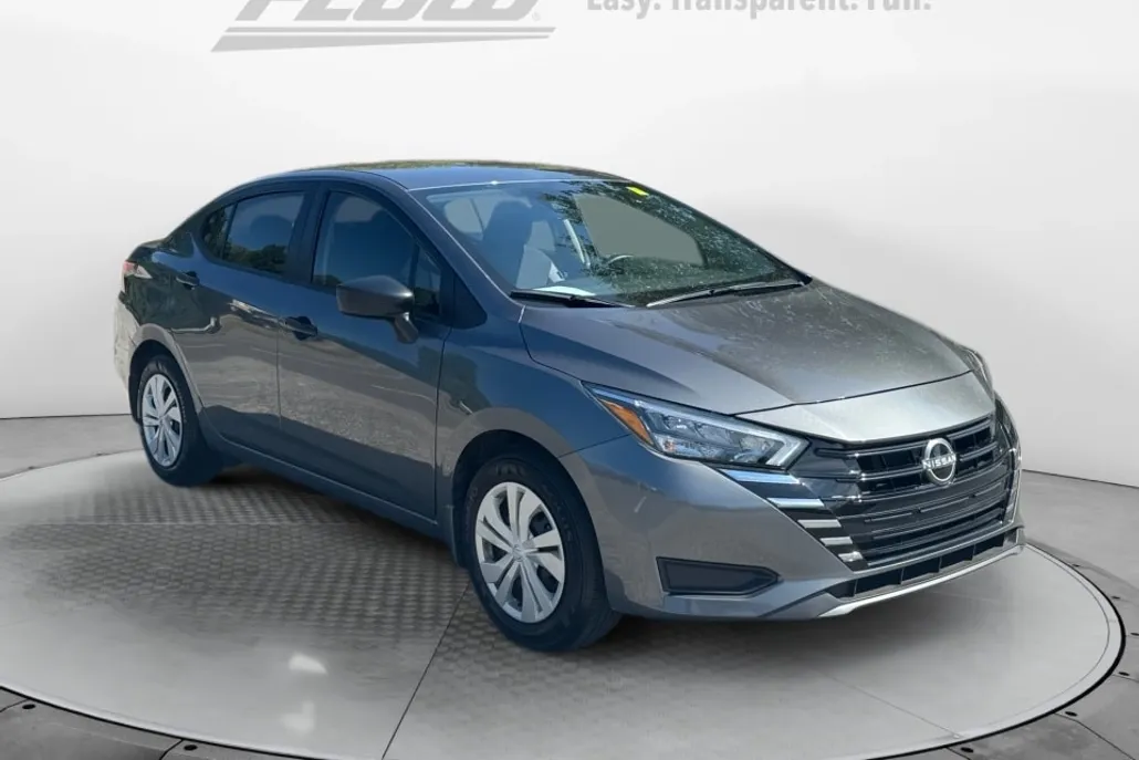 2025 Nissan Versa 1.6 S photo 1