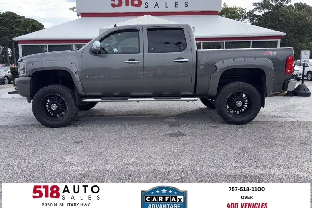 2011 Chevrolet Silverado 1500 LT photo 1