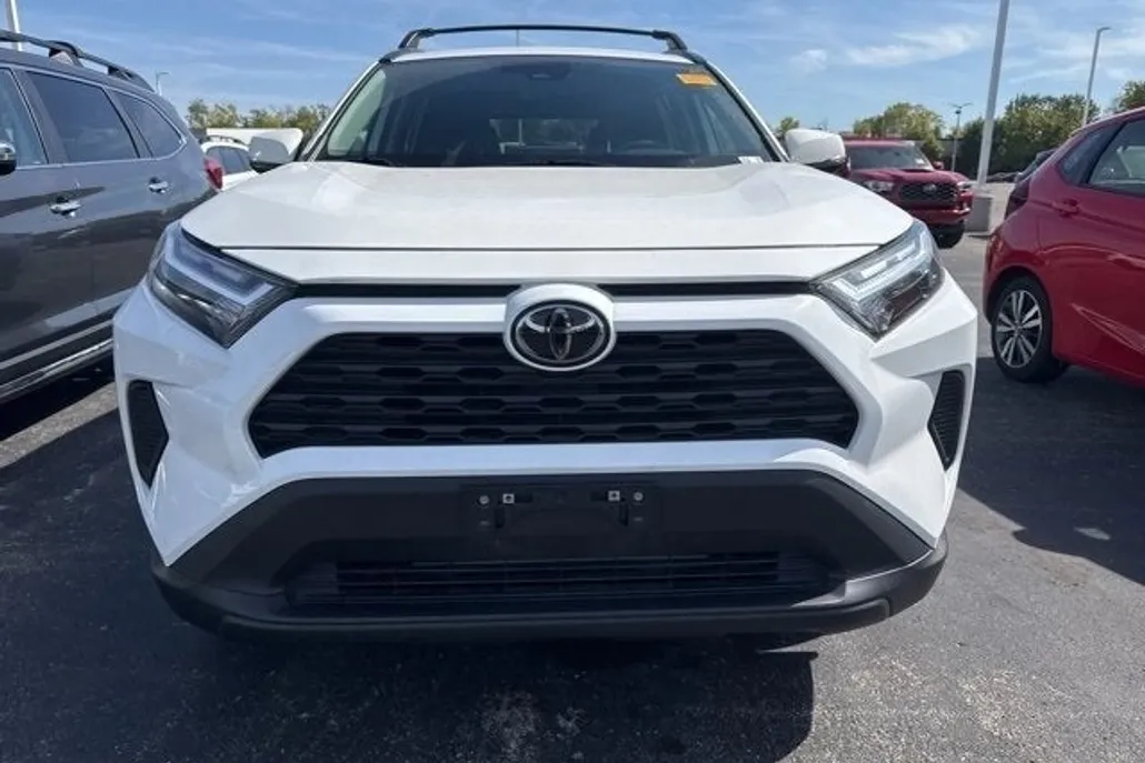 2023 Toyota RAV4 XLE photo 1
