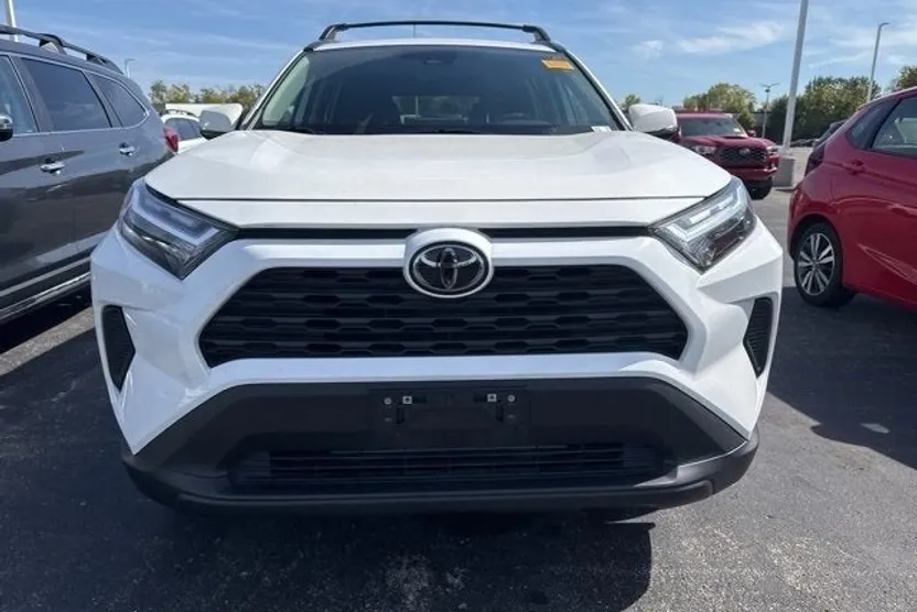 2023 Toyota RAV4 XLE photo 1