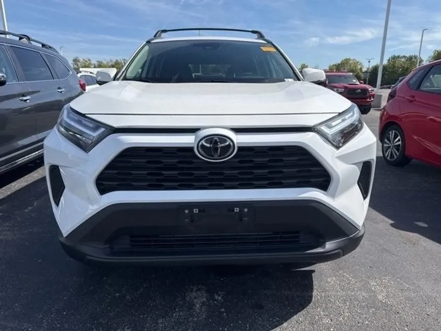 2023 Toyota RAV4 XLE photo 1