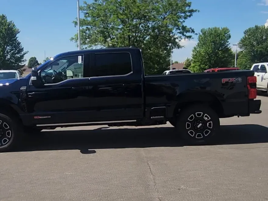 2025 Ford F-350 Platinum photo 1