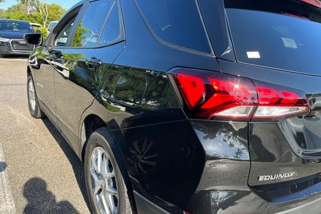 2022 Chevrolet Equinox LS photo 1
