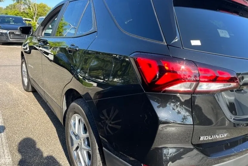 2022 Chevrolet Equinox LS photo 1