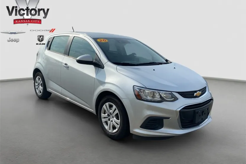 2020 Chevrolet Sonic LT photo 1