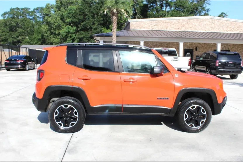 2015 Jeep Renegade Trailhawk photo 1